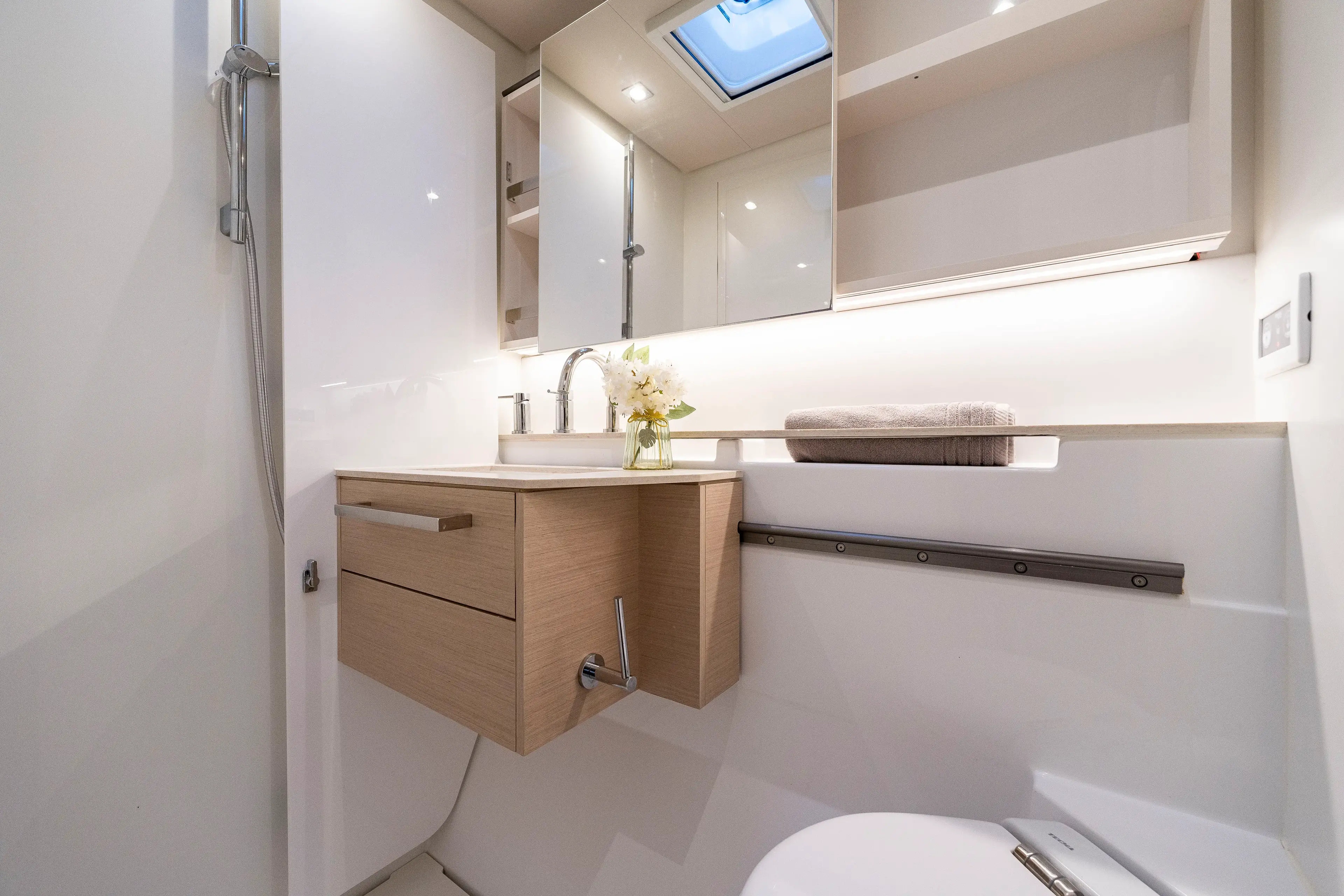 BLACK CAVIAR thumbnail 70