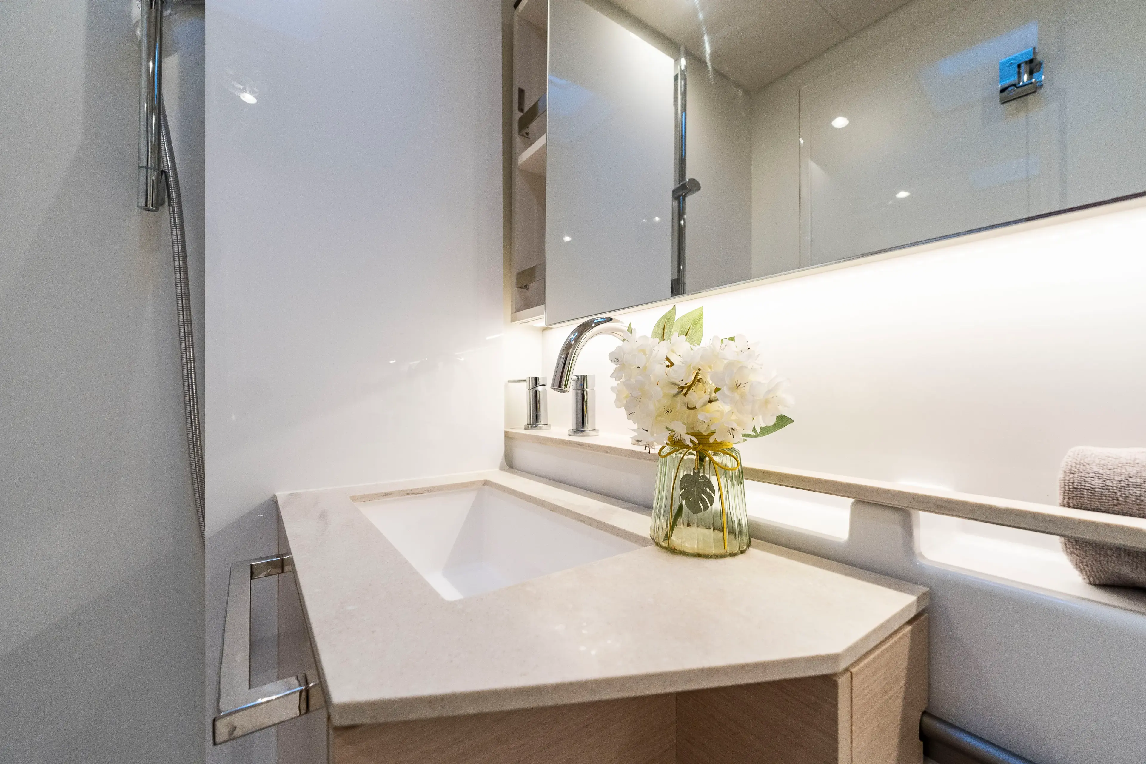 BLACK CAVIAR thumbnail 71