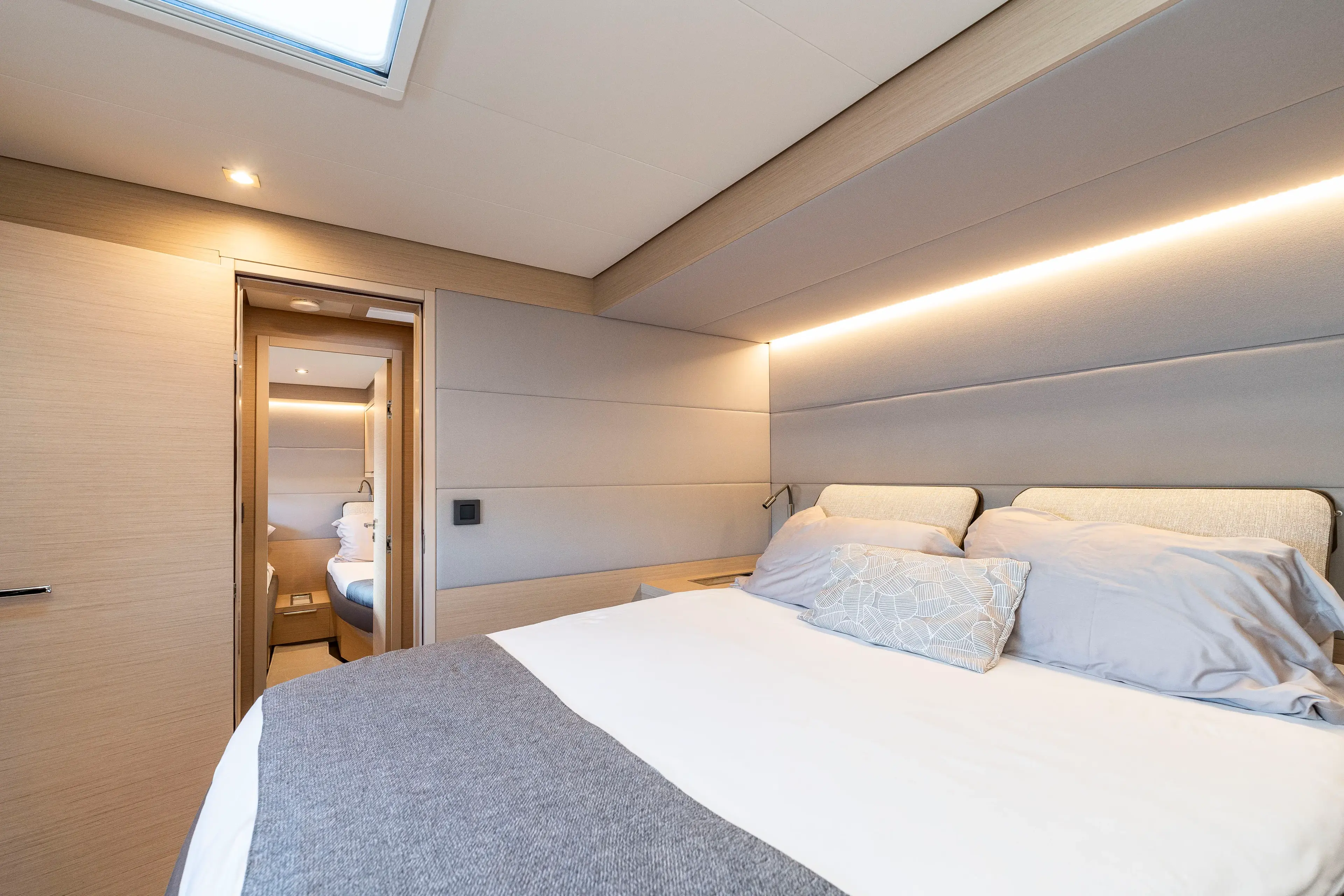 BLACK CAVIAR thumbnail 74