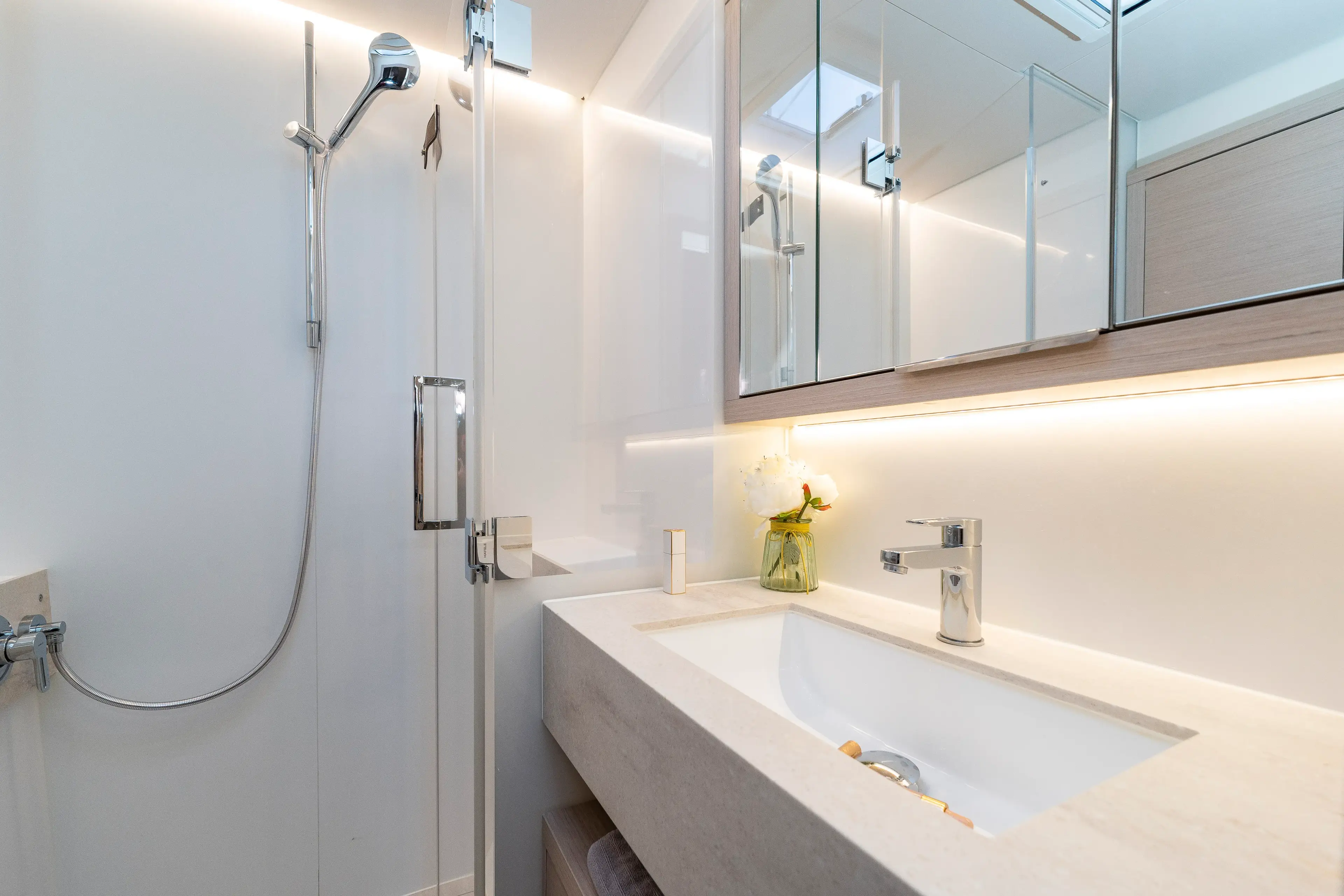 BLACK CAVIAR thumbnail 75