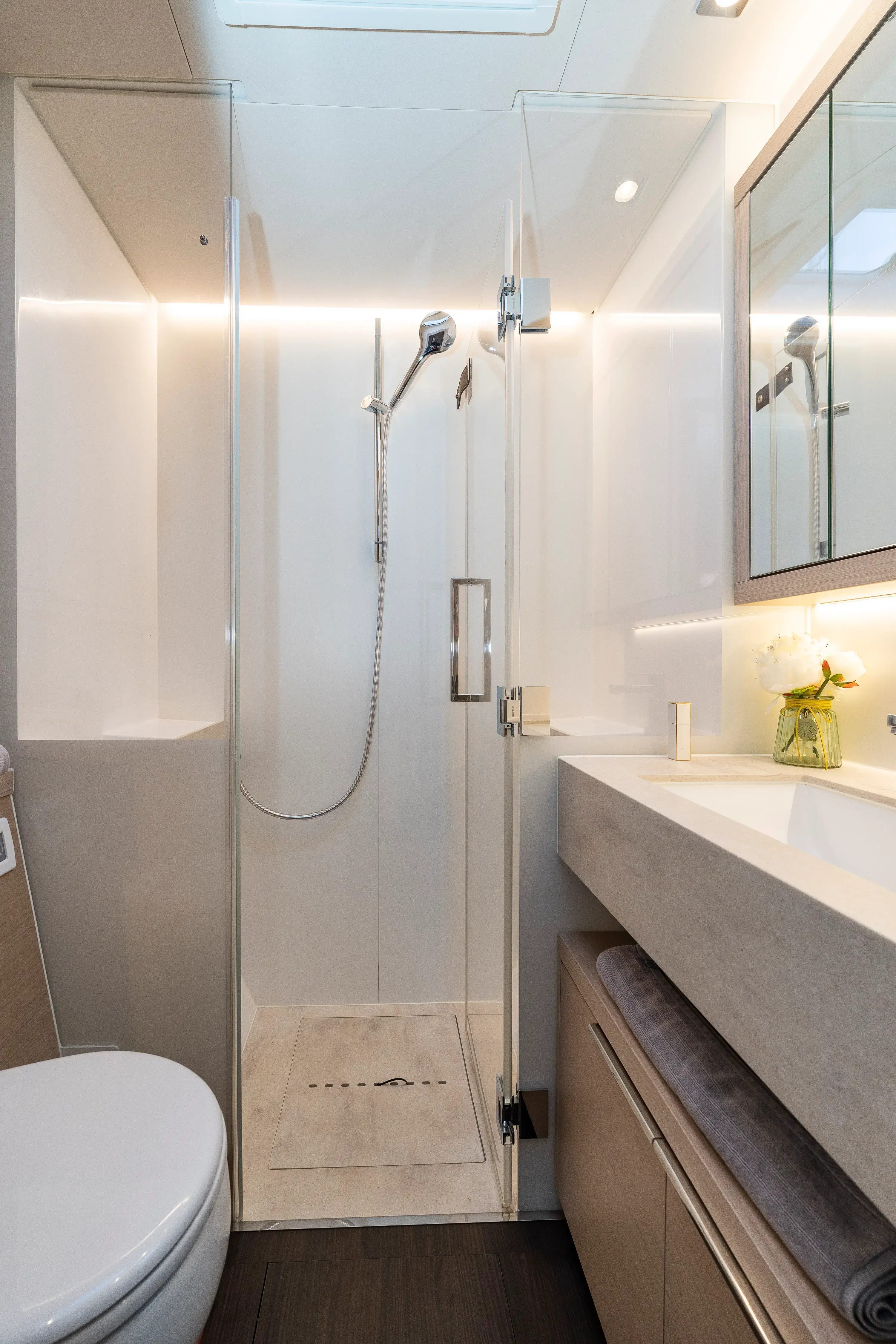 BLACK CAVIAR thumbnail 76