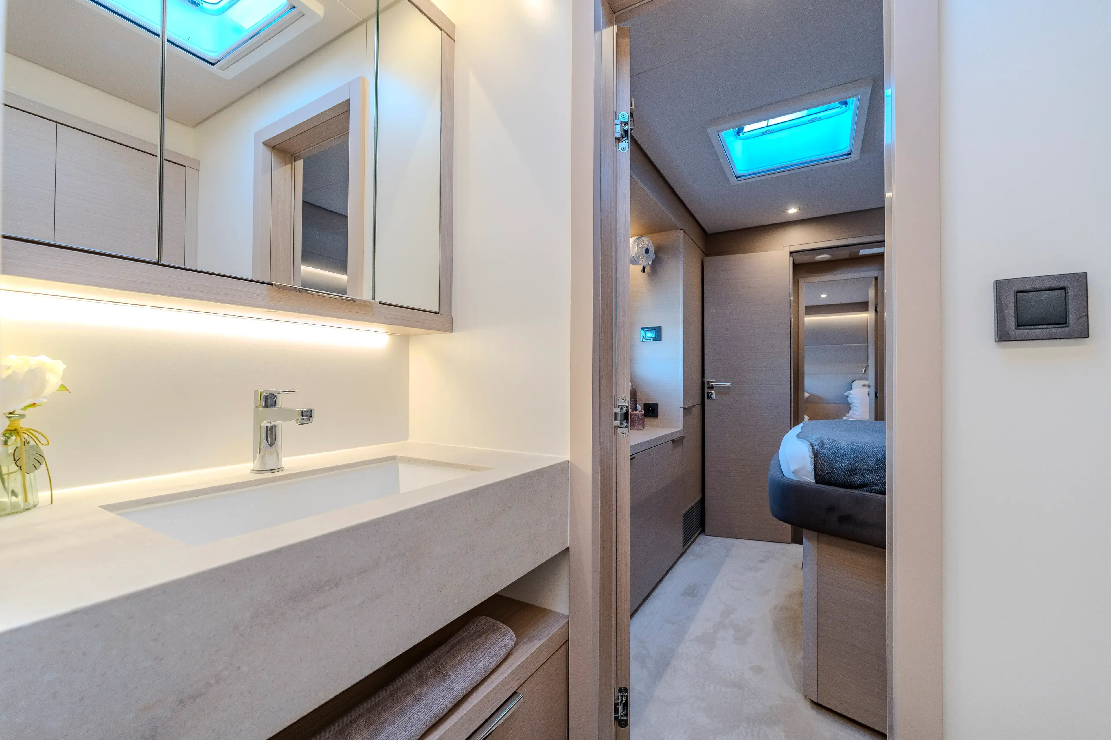 BLACK CAVIAR thumbnail 77