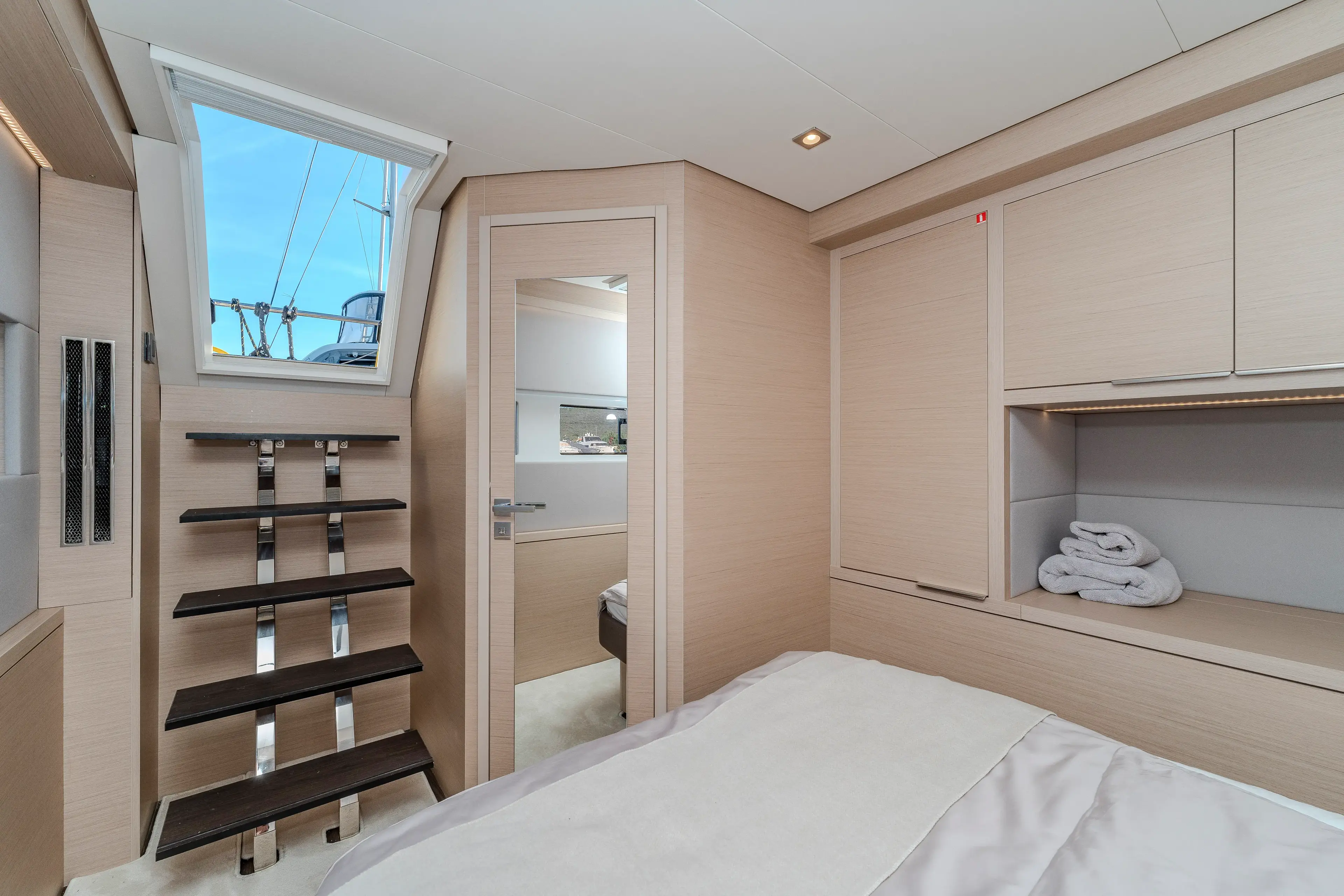 BLACK CAVIAR thumbnail 78