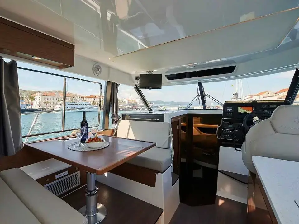 Yacht 744 thumbnail 8