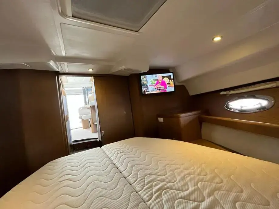 Antares 32 Fly thumbnail 10