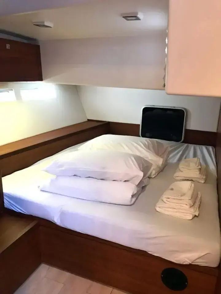 Solid White thumbnail 12