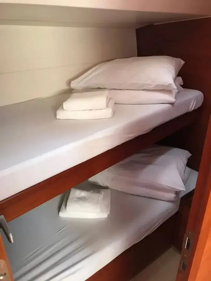 Solid White thumbnail 16