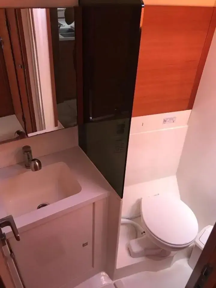 Solid White thumbnail 18