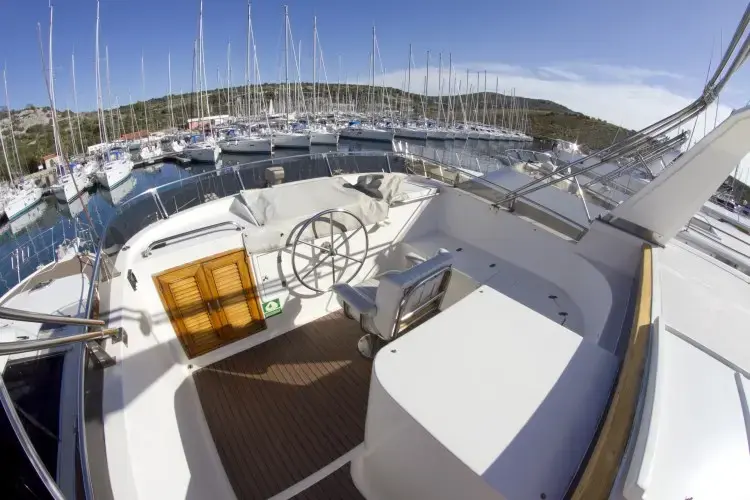 Holiday  thumbnail 6