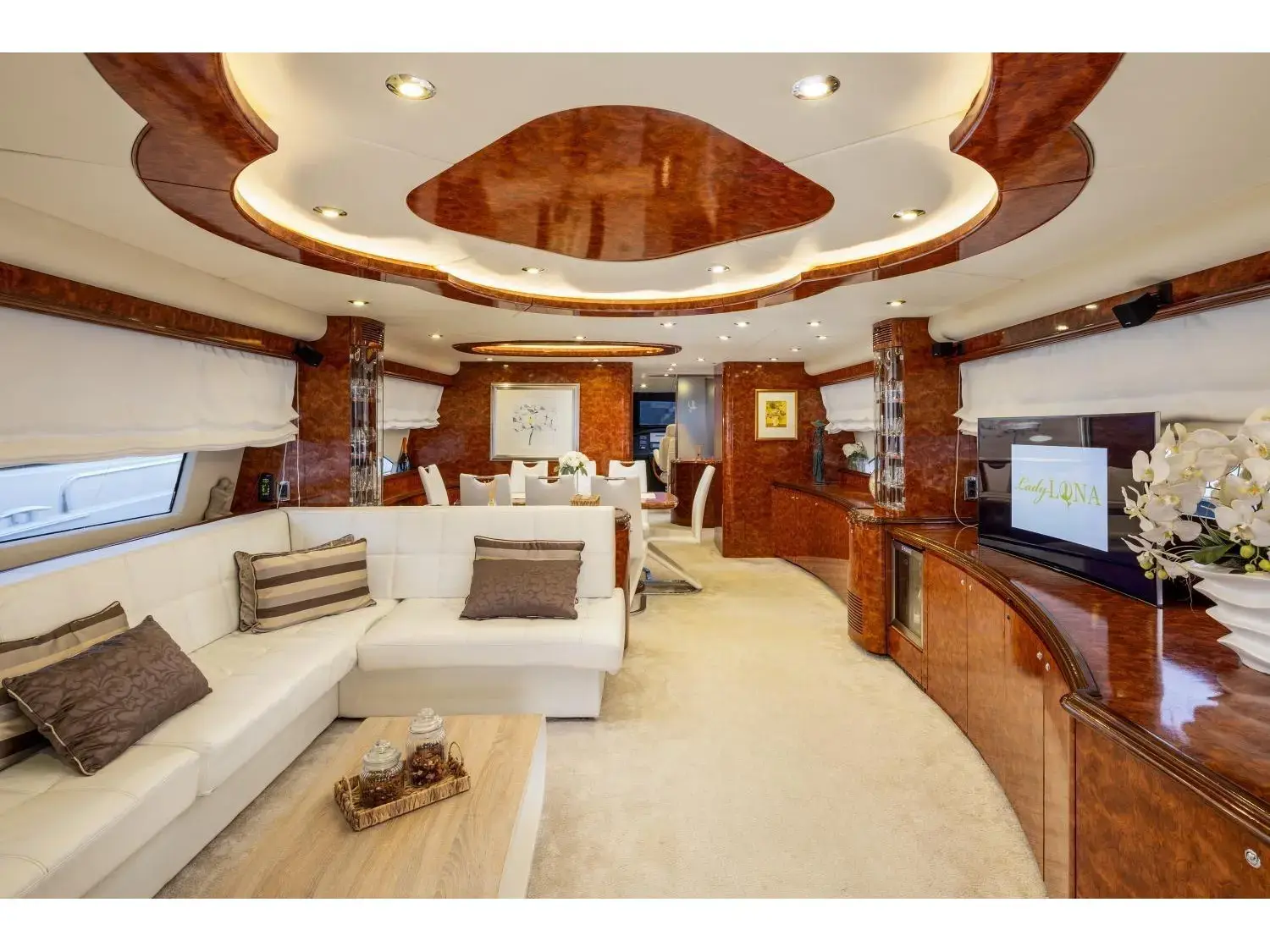 Lady Lona thumbnail 3