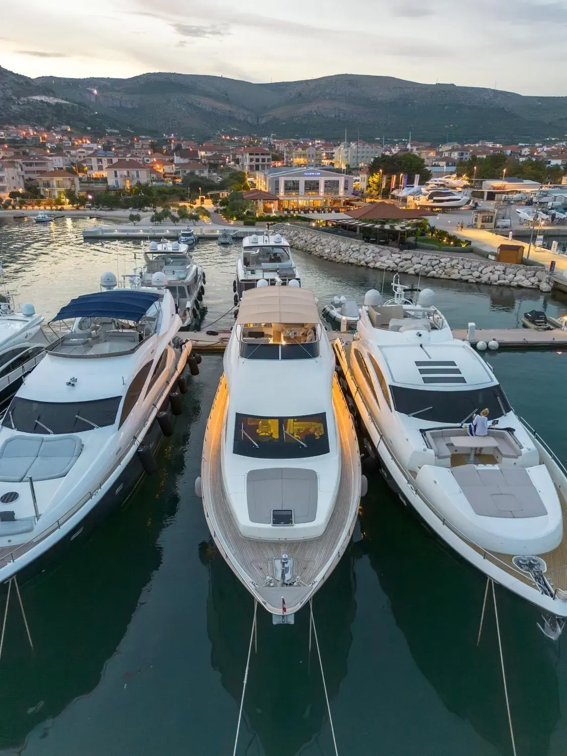 Lady Lona thumbnail 4