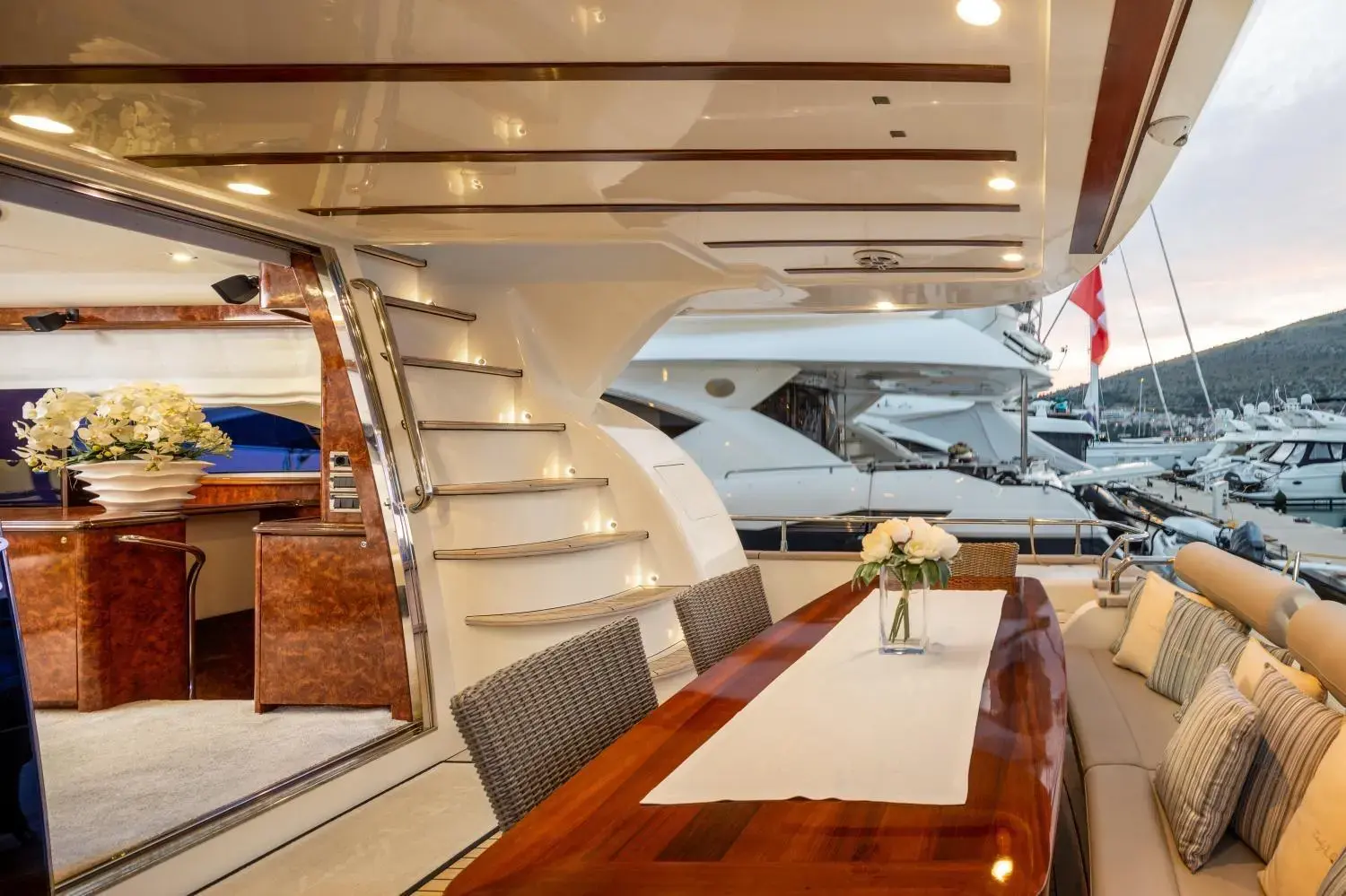 Lady Lona thumbnail 5