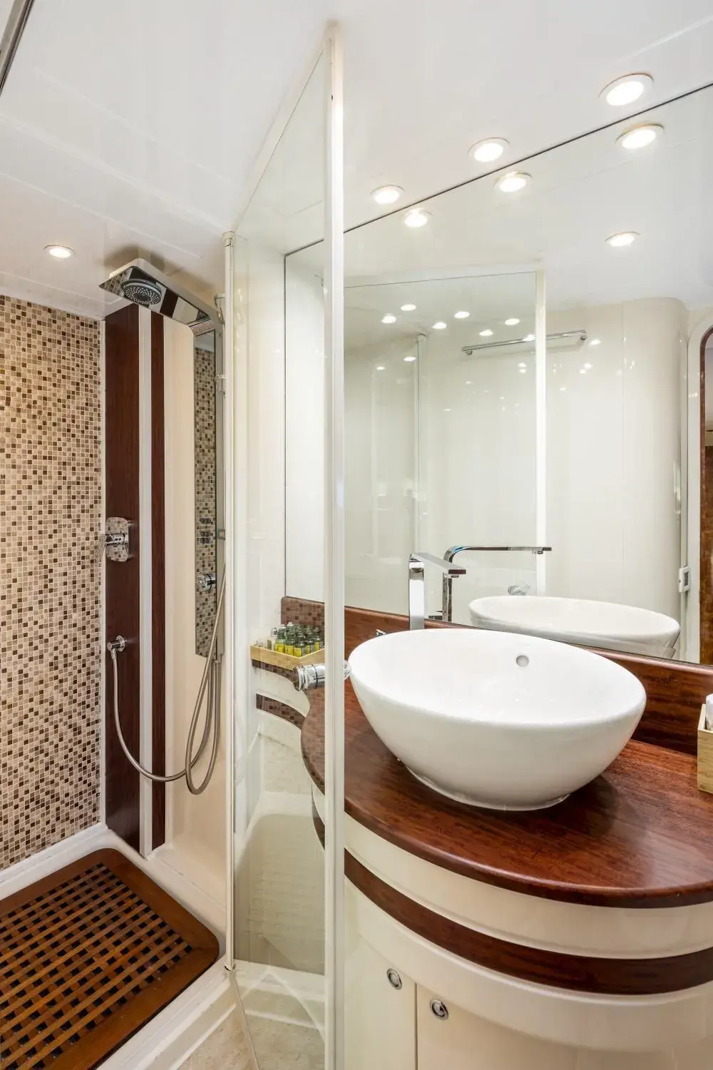 Lady Lona thumbnail 18