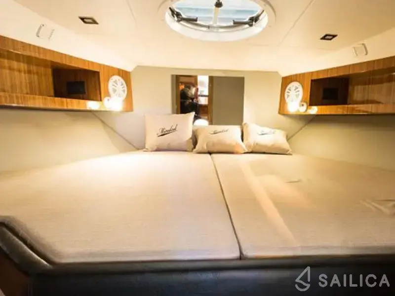 Marta V thumbnail 16