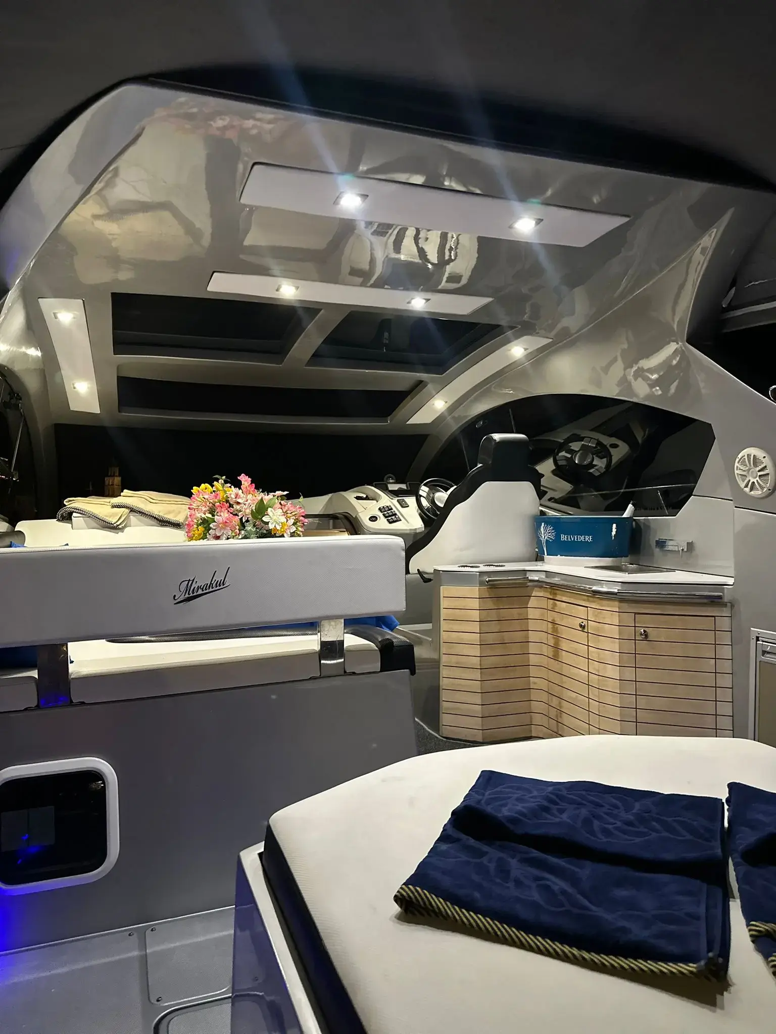 Marta V thumbnail 18