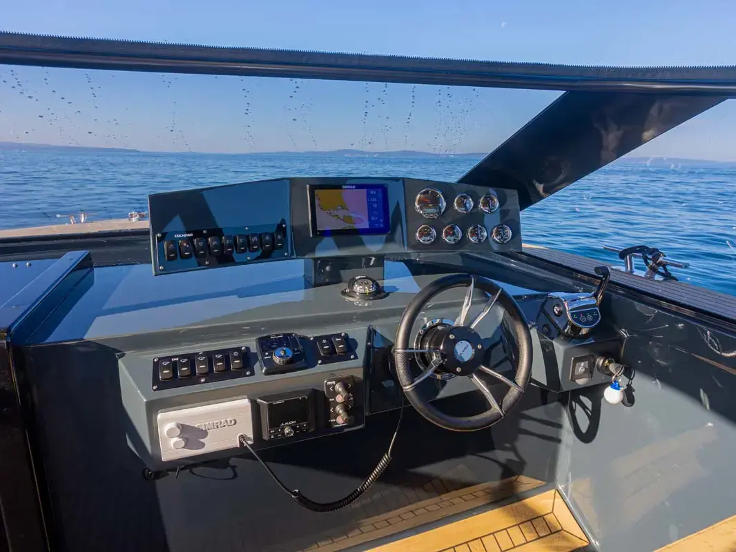 Premium thumbnail 11