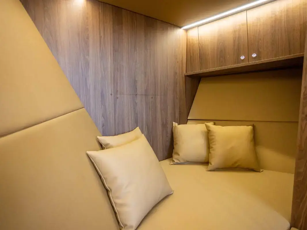 Premium thumbnail 12