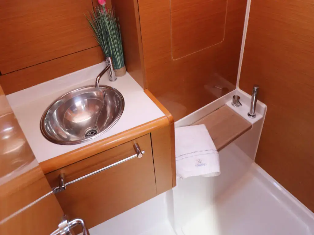 LADY LINDA thumbnail 9