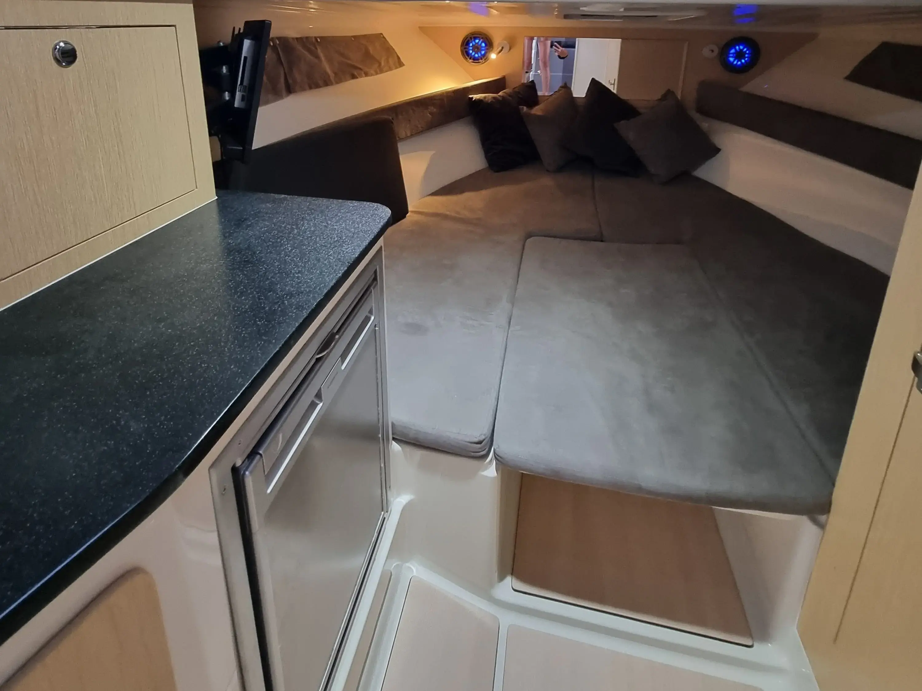 Lady Blue thumbnail 3