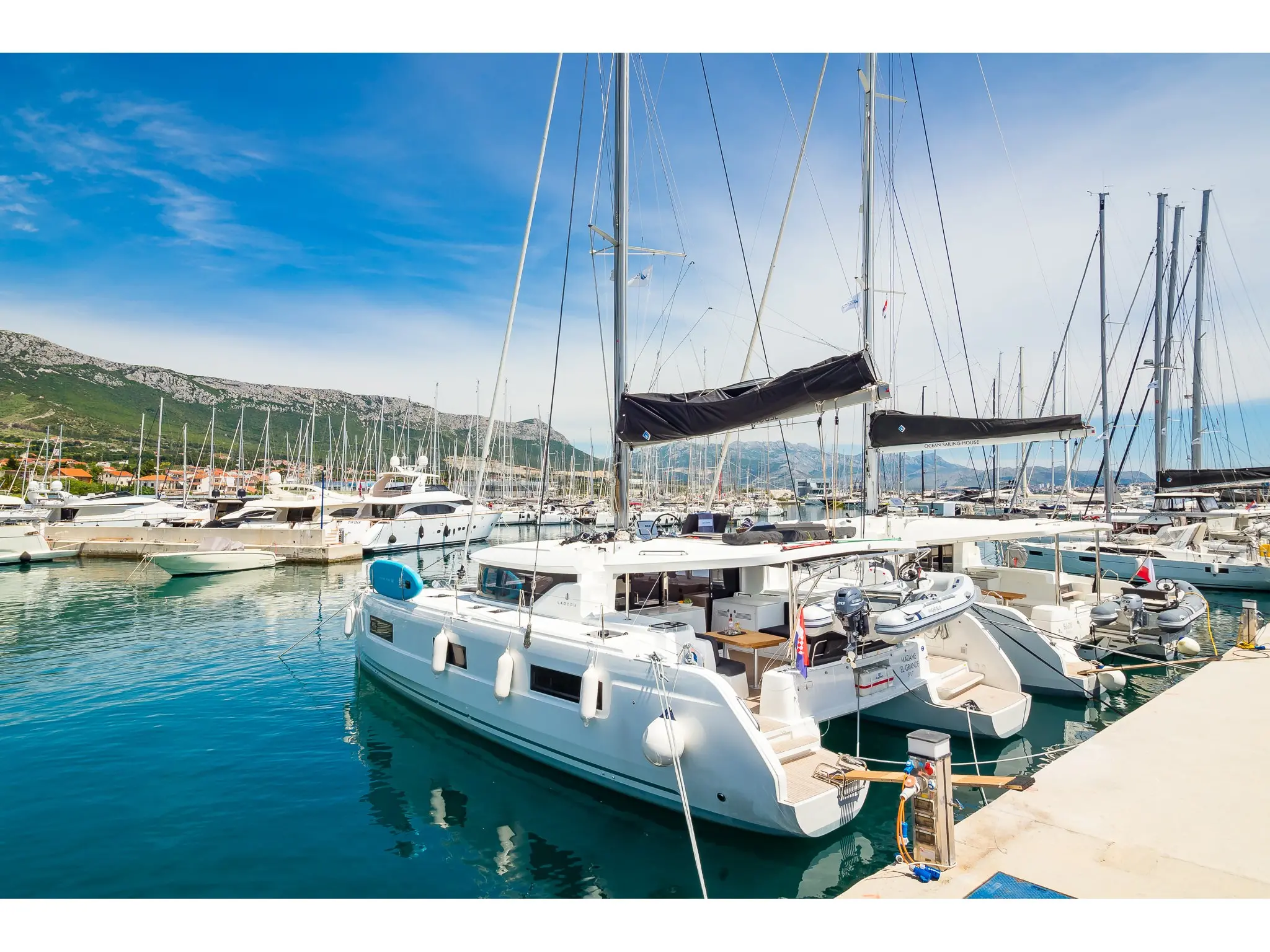 MADAME EL GRANDE photo 1