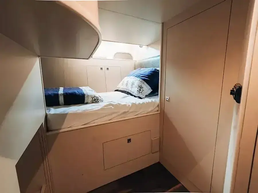 Premium thumbnail 19