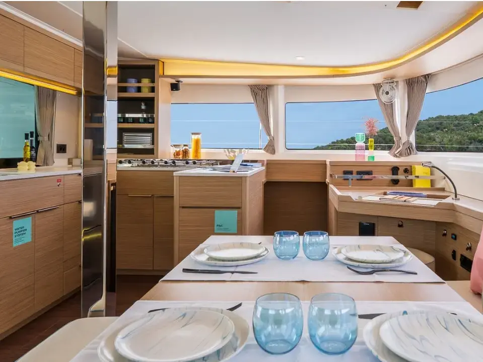 Vanesa - Iconic version thumbnail 3