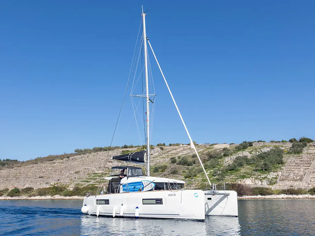 MONARCH 2020 (air condition, generator)