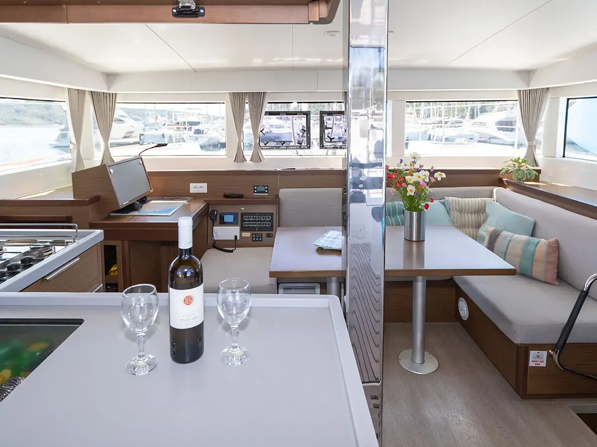 MONARCH 2020 (air condition, generator) thumbnail 3