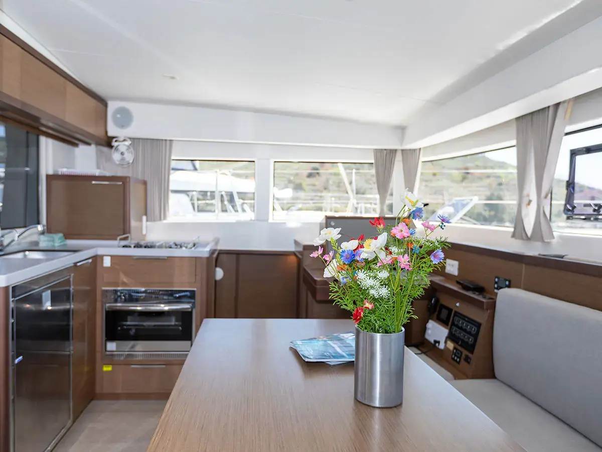 MONARCH 2020 (air condition, generator) thumbnail 12