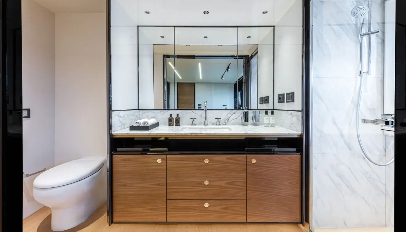 Premium thumbnail 16