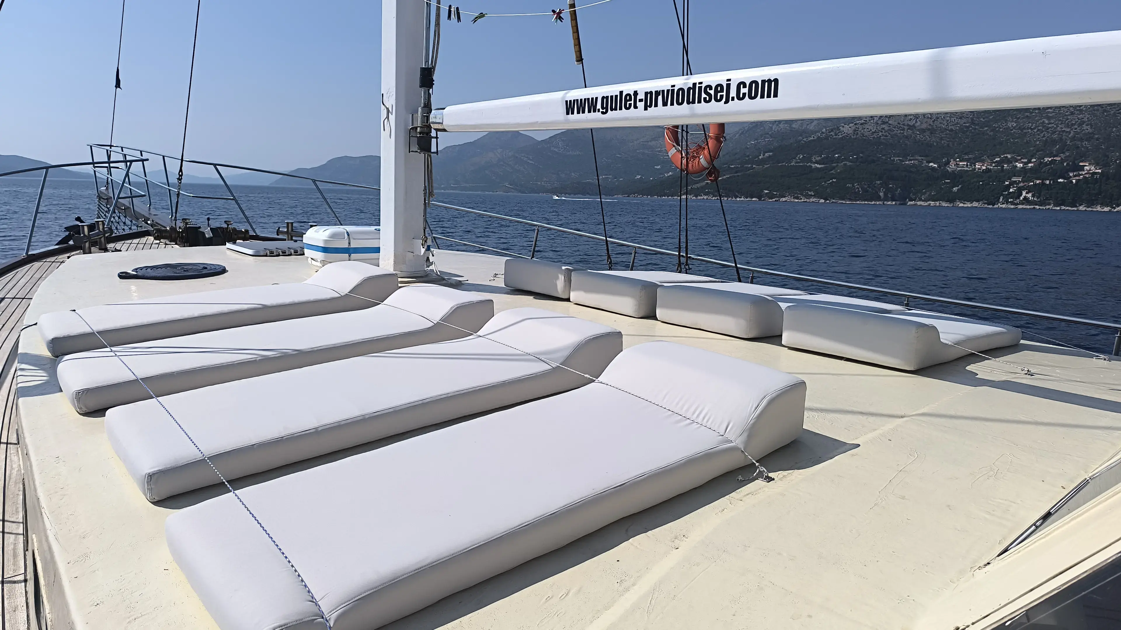 Premium thumbnail 12