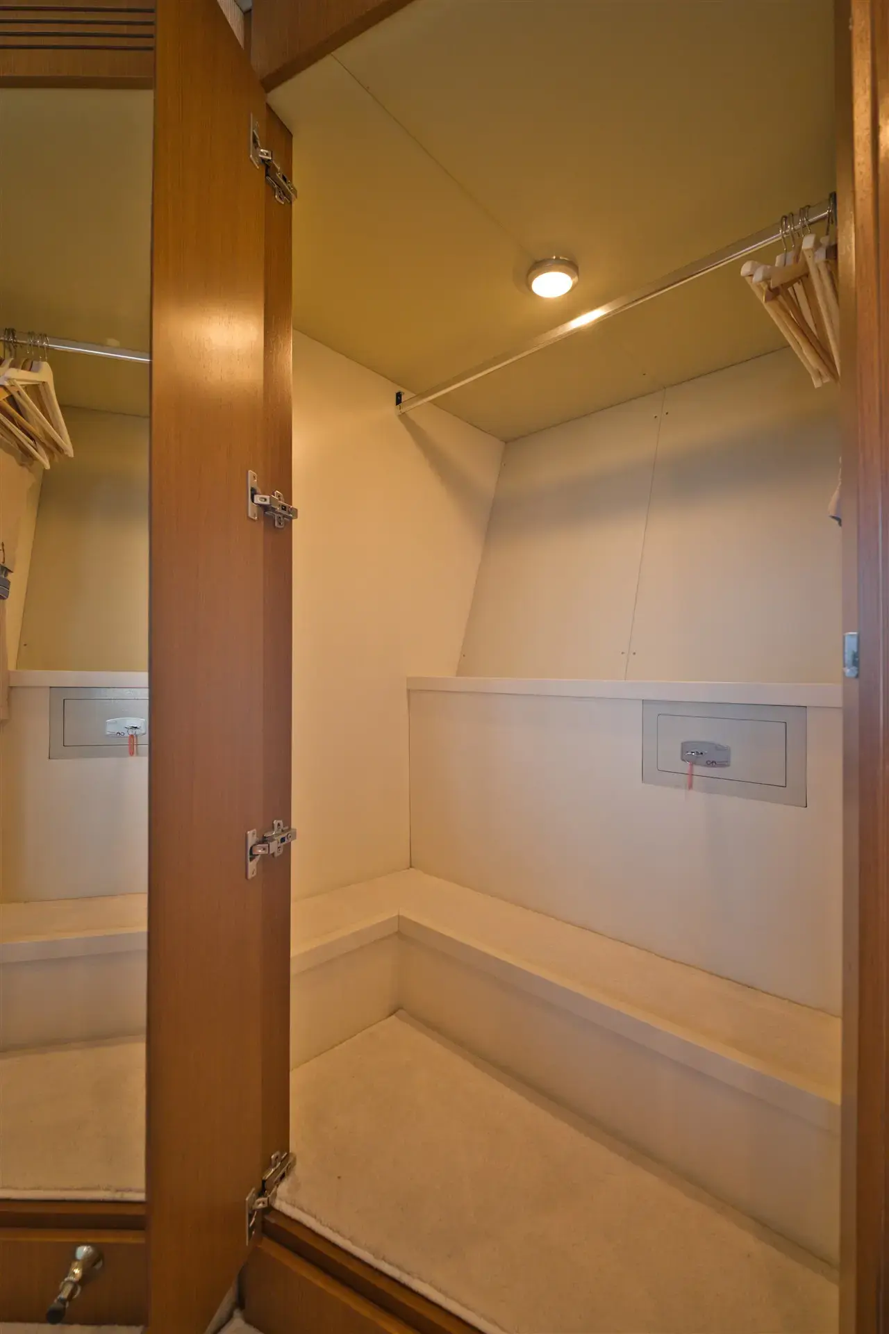 Dominique thumbnail 61