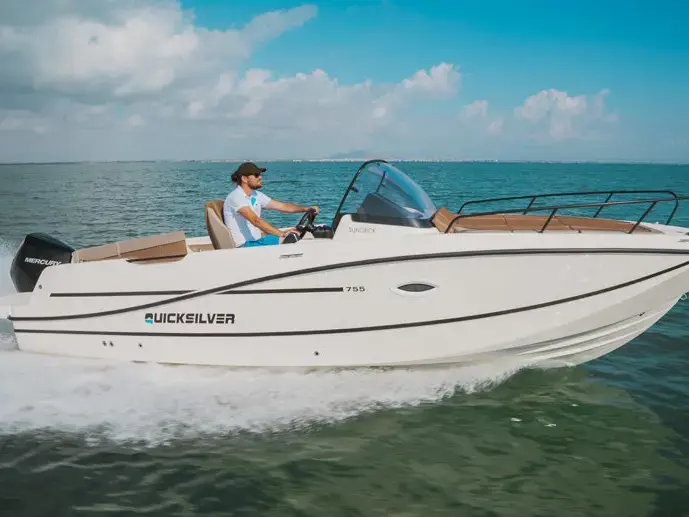 Quicksilver Active 755 sundeck