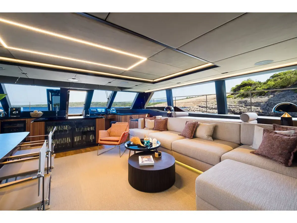 AMBER ONE  thumbnail 3