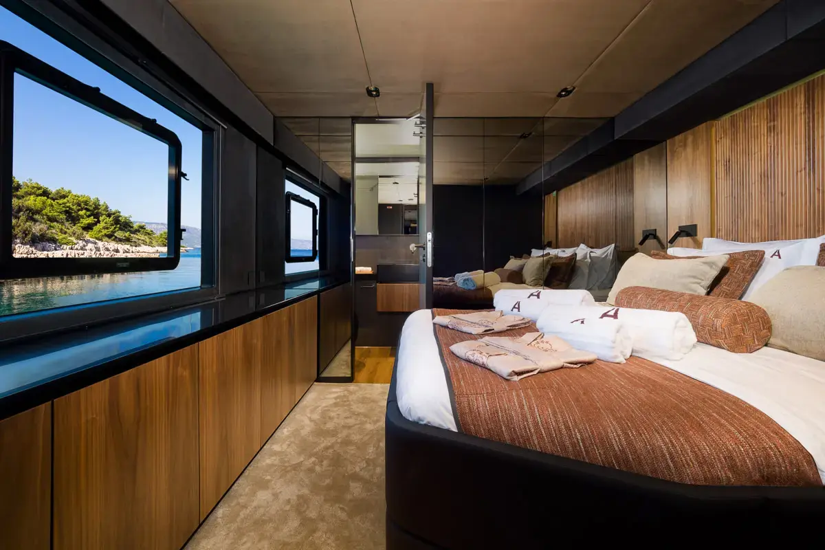 AMBER ONE  thumbnail 98