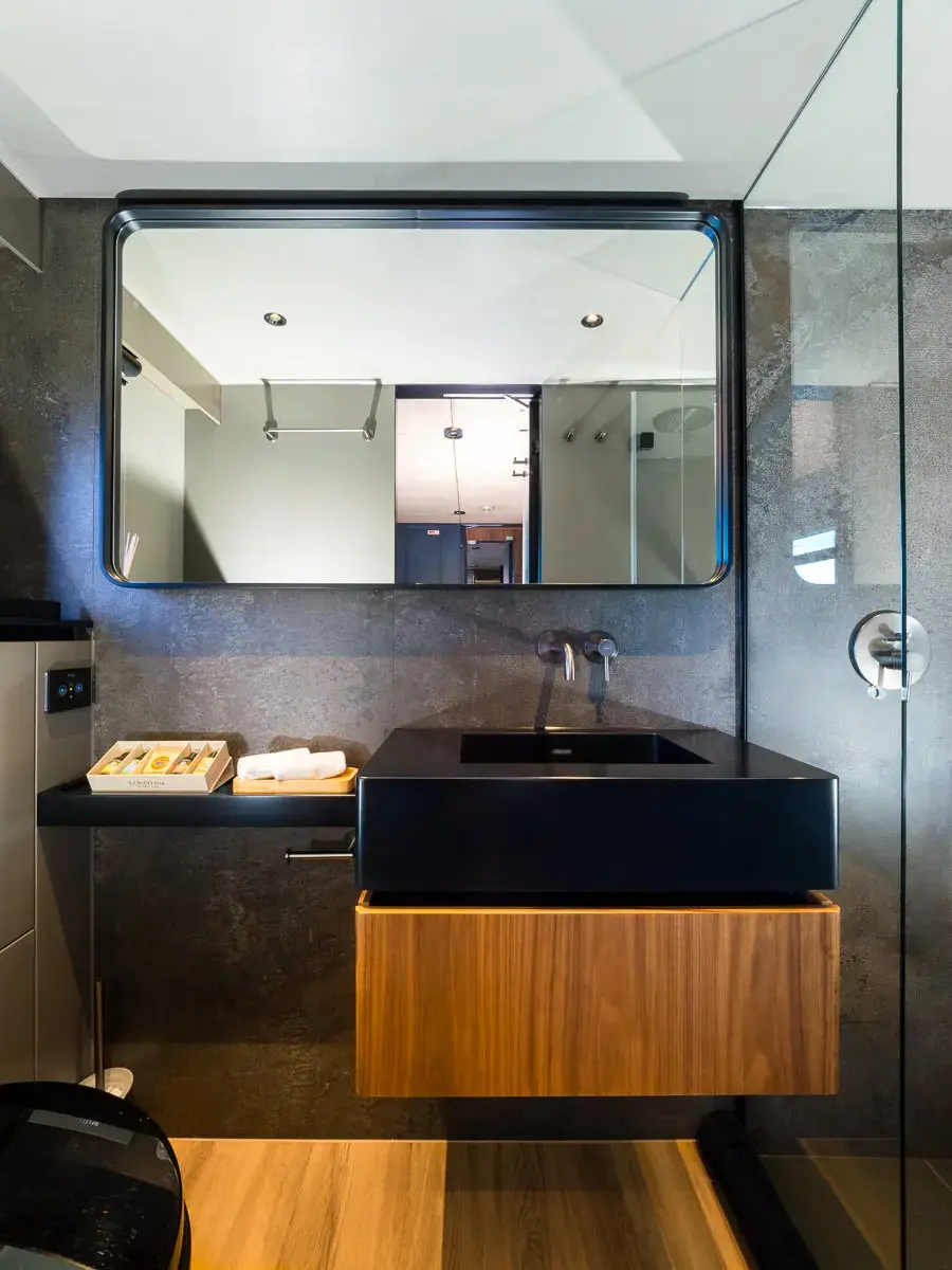 AMBER ONE  thumbnail 99