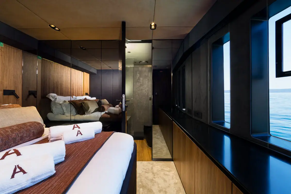 AMBER ONE  thumbnail 101