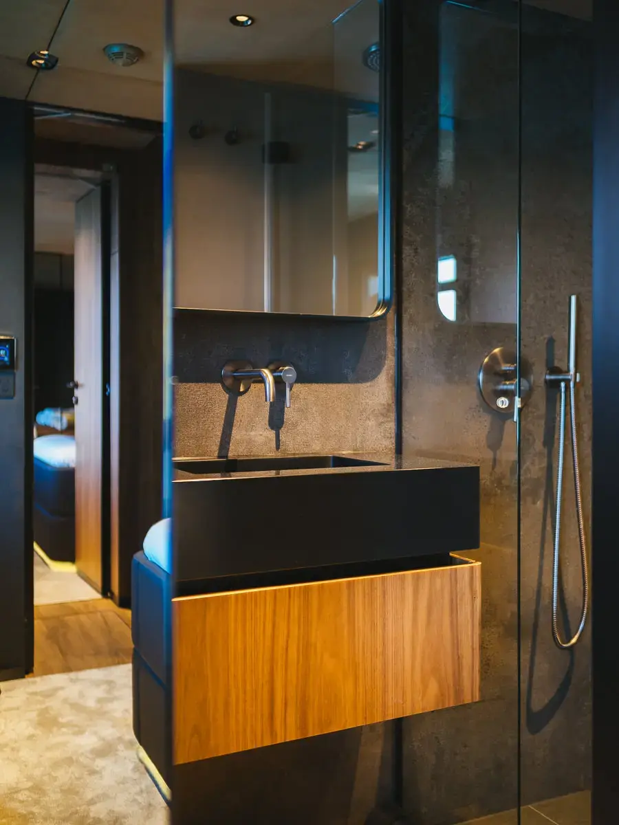 AMBER ONE  thumbnail 111