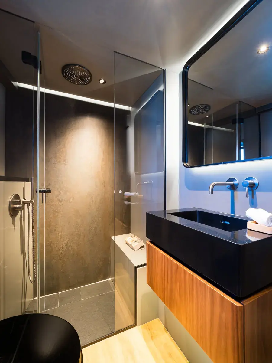 AMBER ONE  thumbnail 117