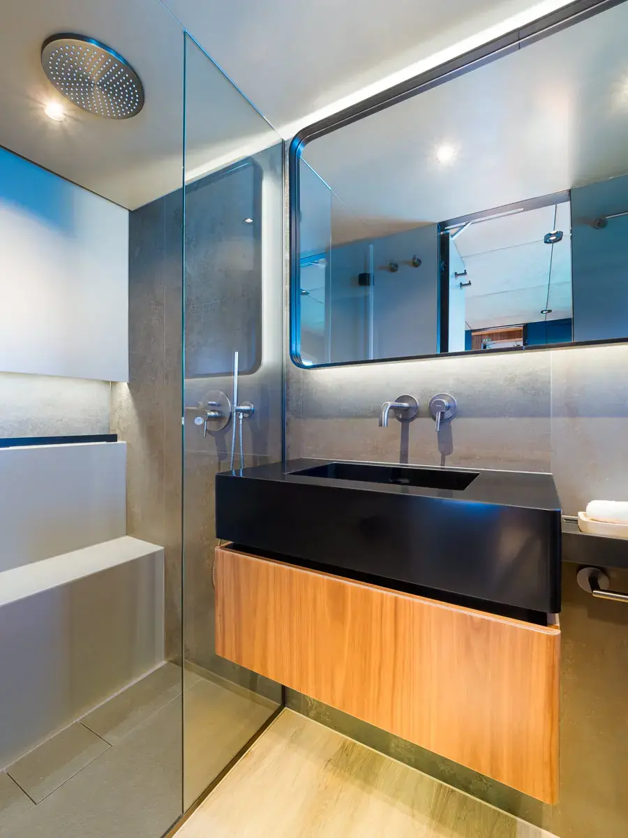 AMBER ONE  thumbnail 119