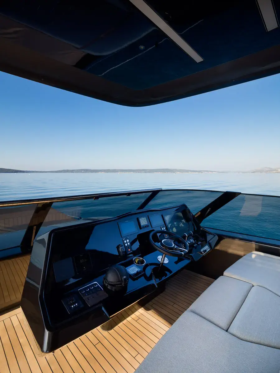 AMBER ONE  thumbnail 4