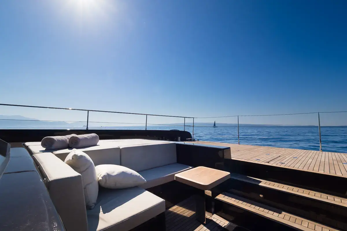 AMBER ONE  thumbnail 138