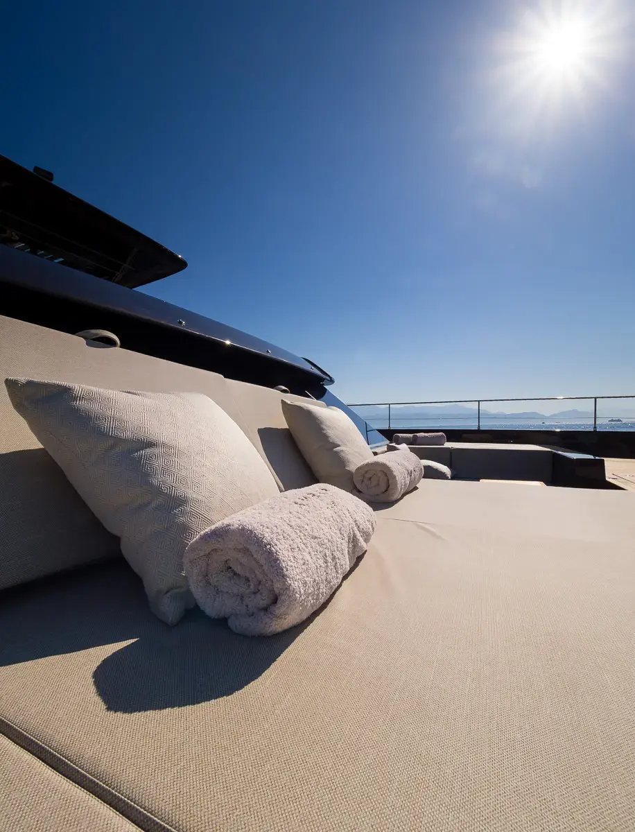 AMBER ONE  thumbnail 139