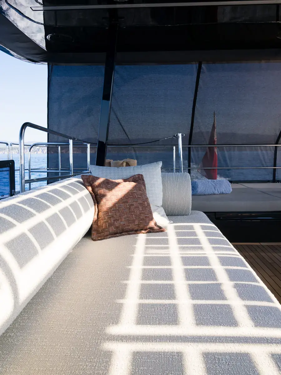 AMBER ONE  thumbnail 142