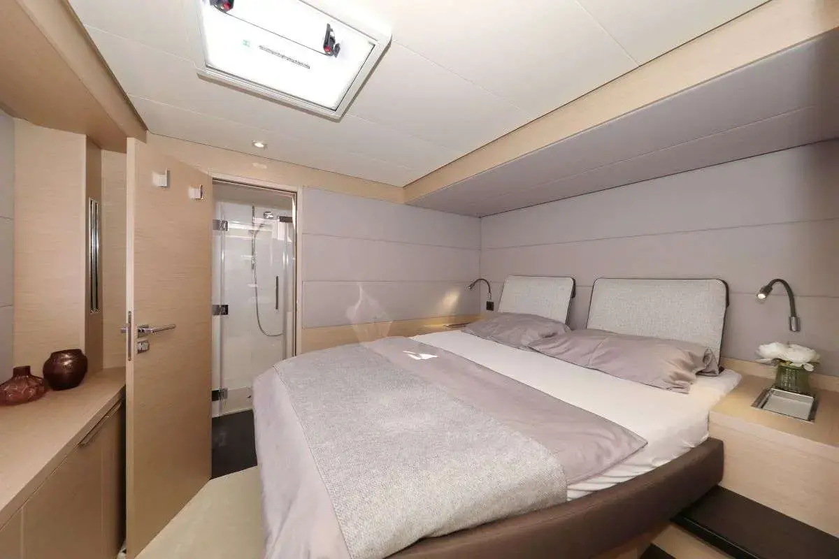 CHAMPAGNE PLEASE thumbnail 14