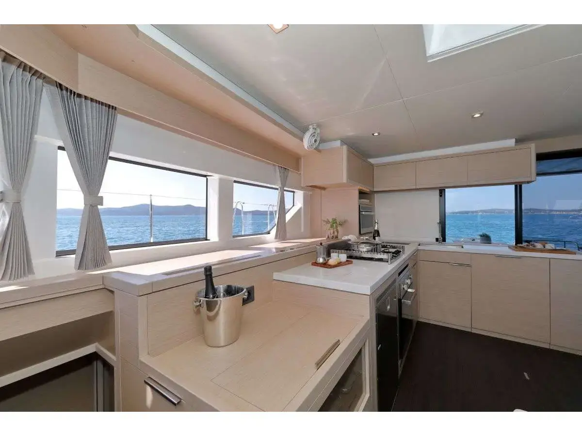 CHAMPAGNE PLEASE thumbnail 3