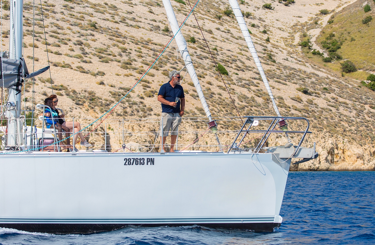 Dolphin 50 : Amica : Crewed photo 1