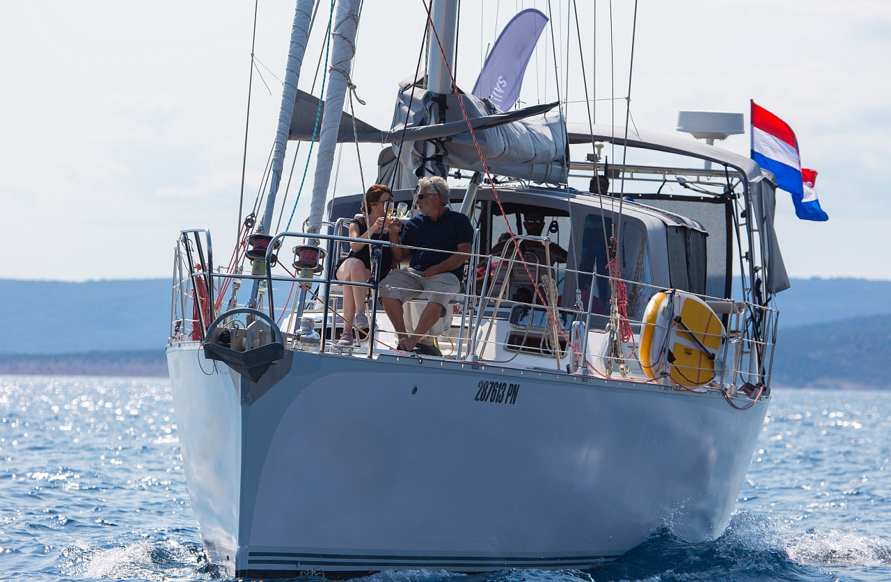 Dolphin 50 : Amica : Crewed preview 2