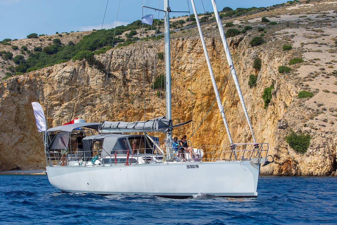 Dolphin 50 : Amica : Crewed preview 3