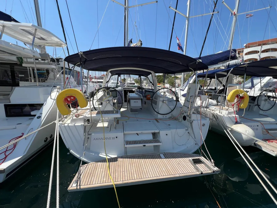 Amandine III preview 3